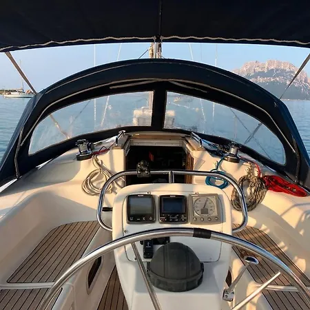 Barca A Vela Confortevole Genova