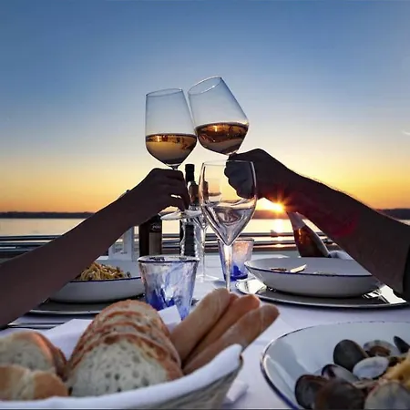 Botel Barca A Vela Confortevole