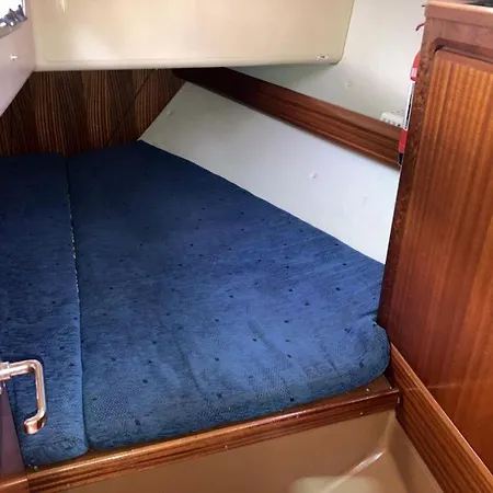 Barca A Vela Confortevole * Genova